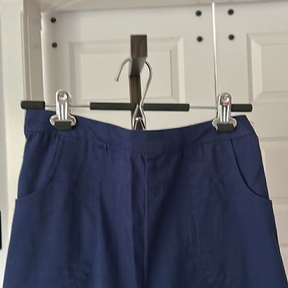 Quacker Factory navy blue capris with star beaded detail size large NEW - Picture 4 of 9